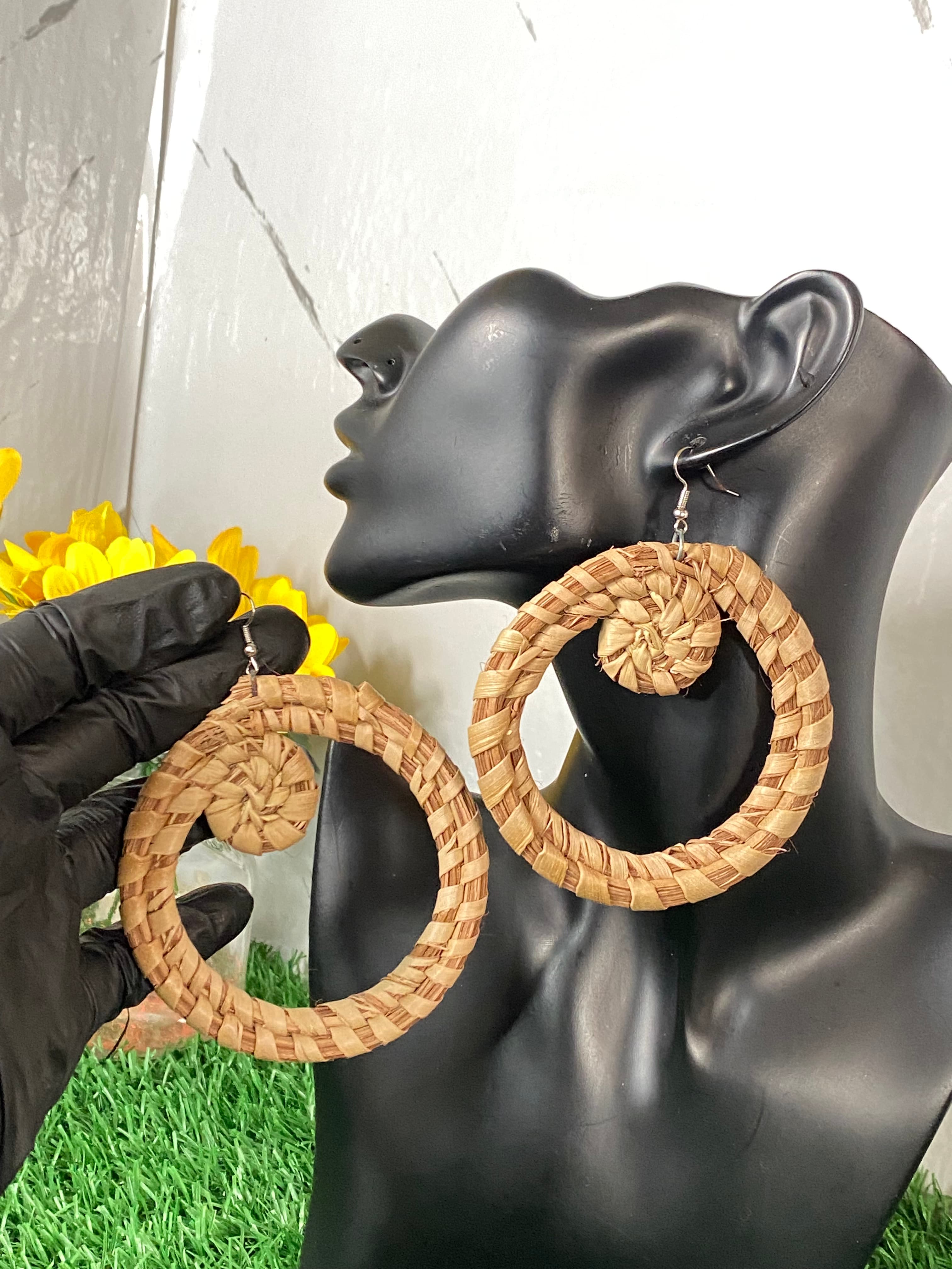 Raffia earring